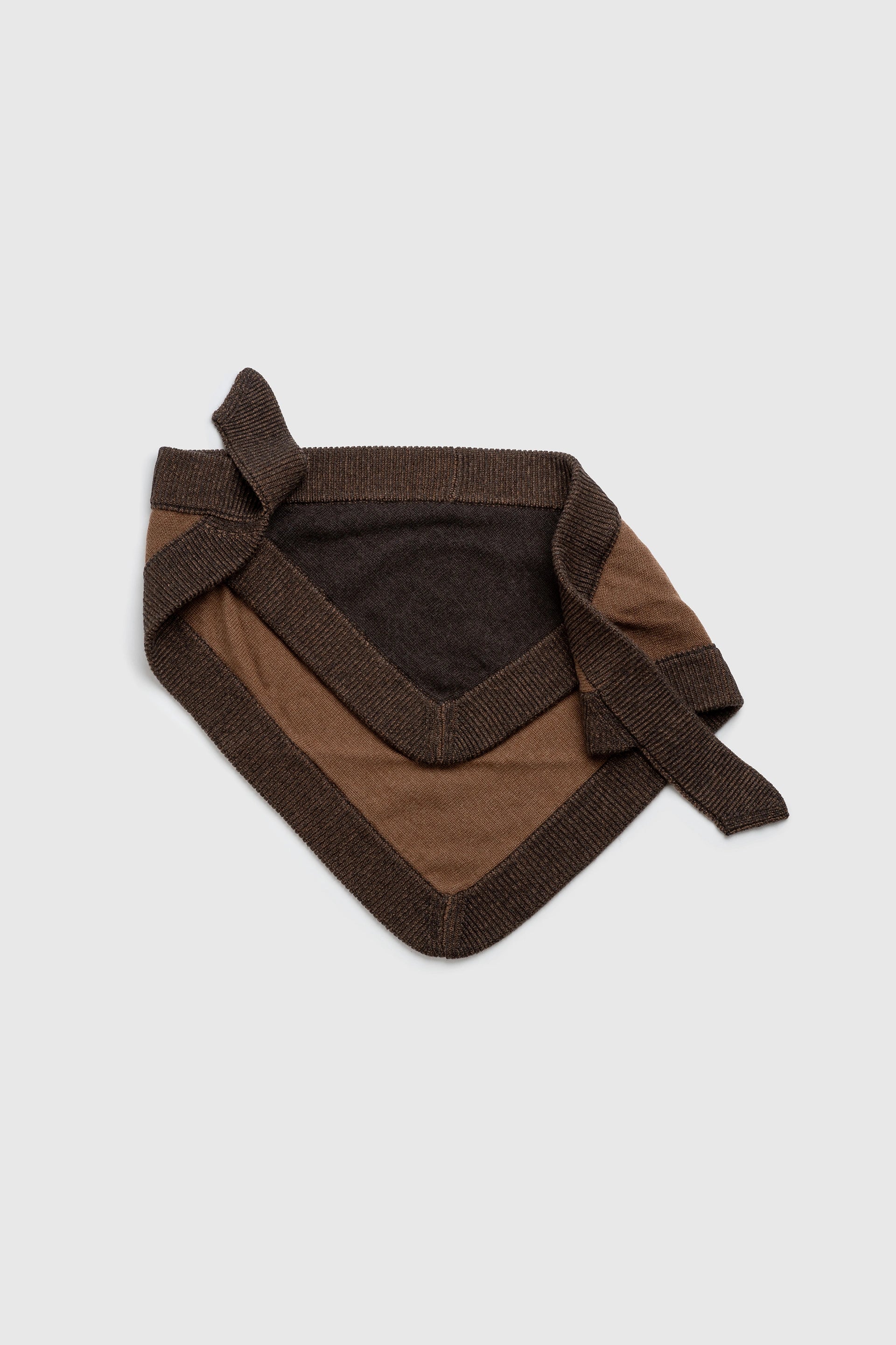 TRIANGLE SCARF