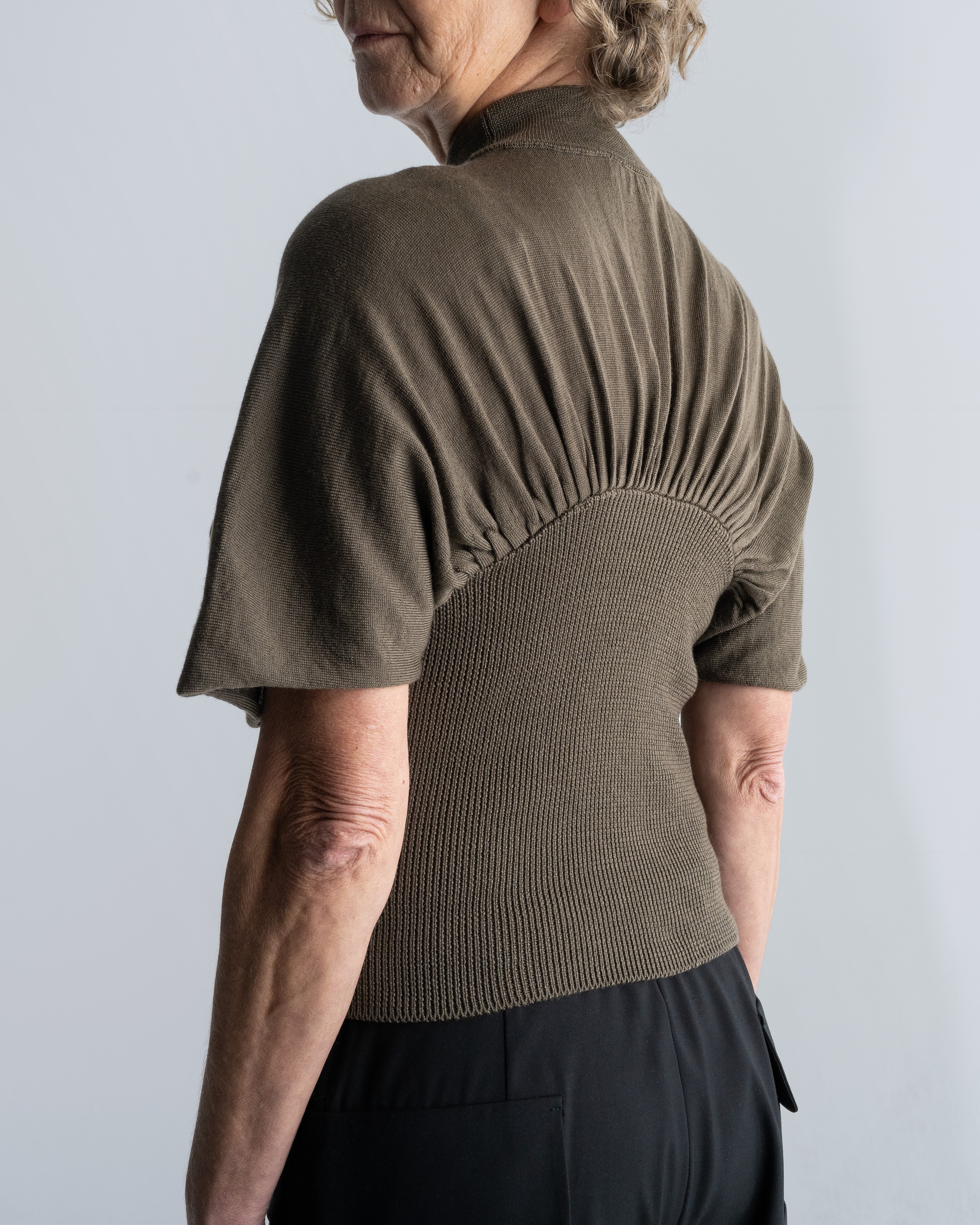 CIRCLE CROPPED TOP