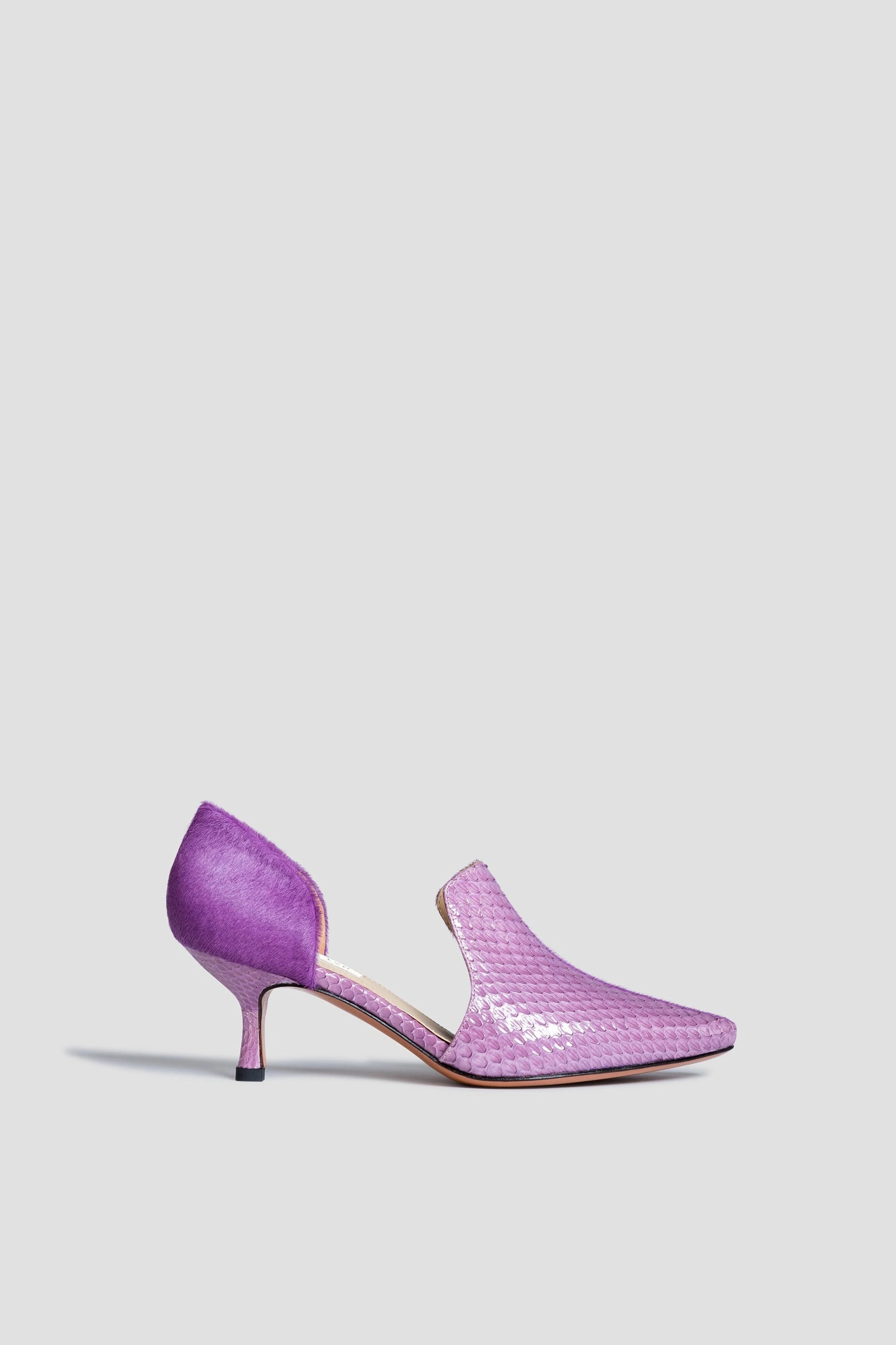KITTEN HEEL