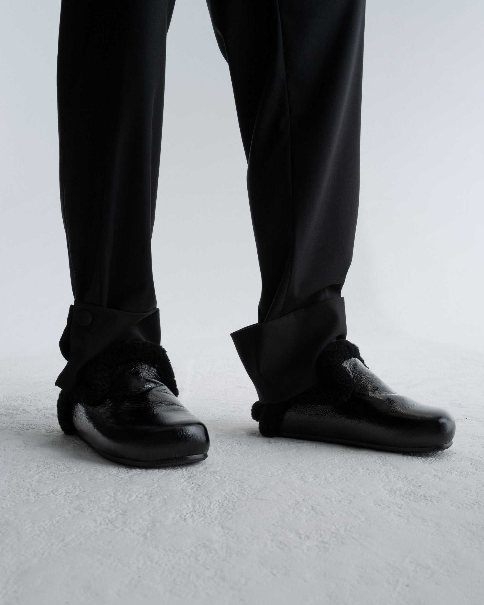 SLIPPER - WILLIAM FAN