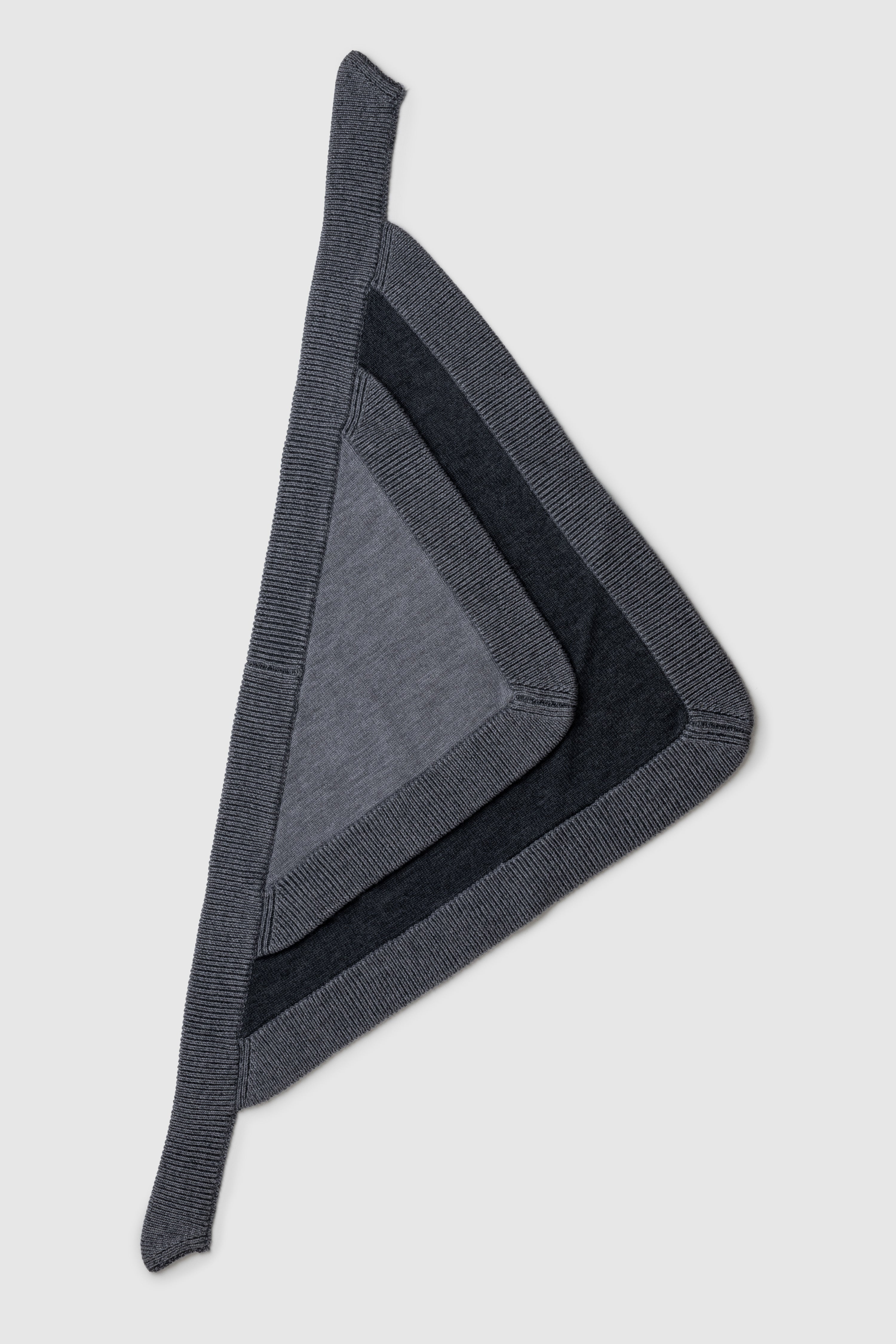 TRIANGLE SCARF