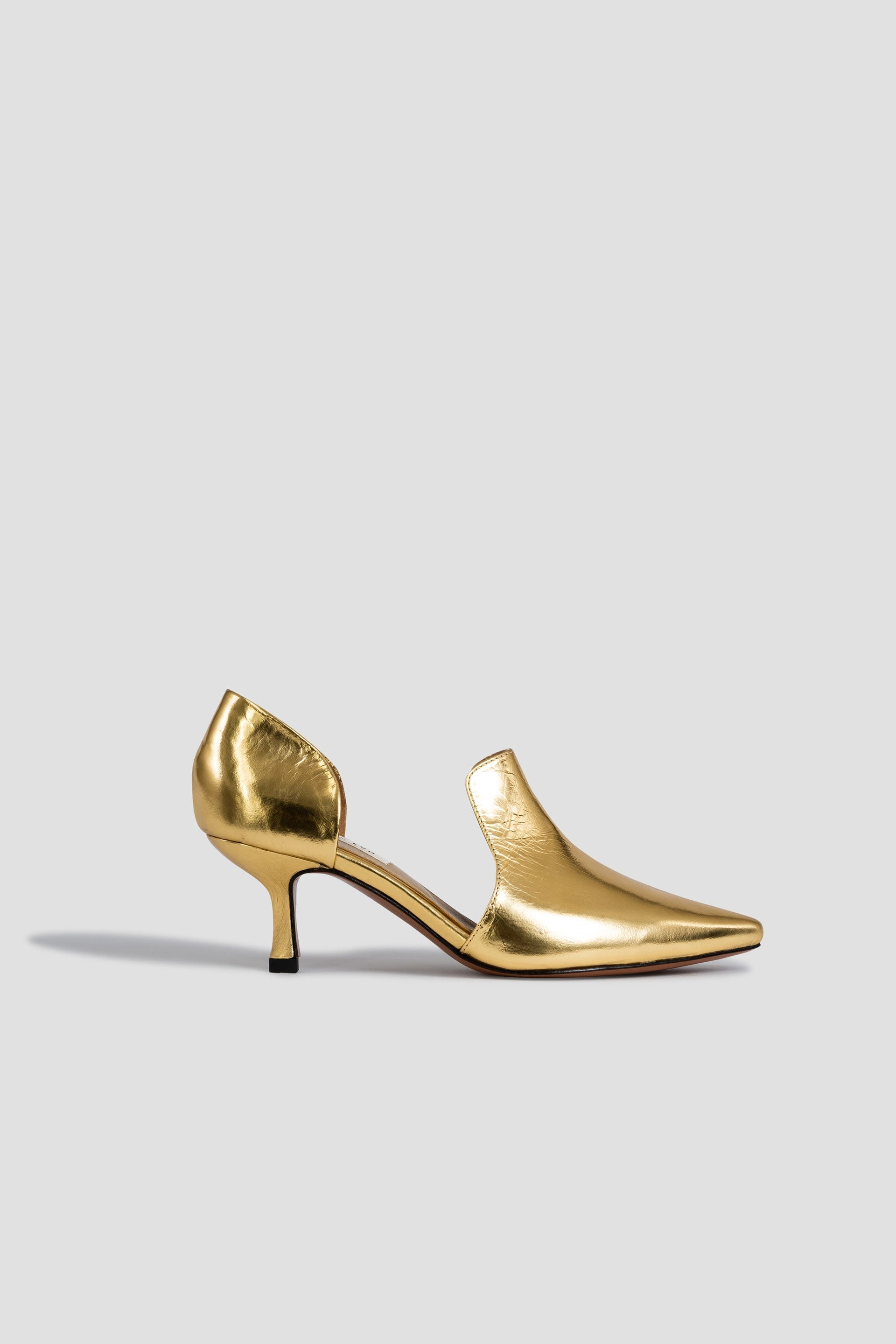 KITTEN HEEL