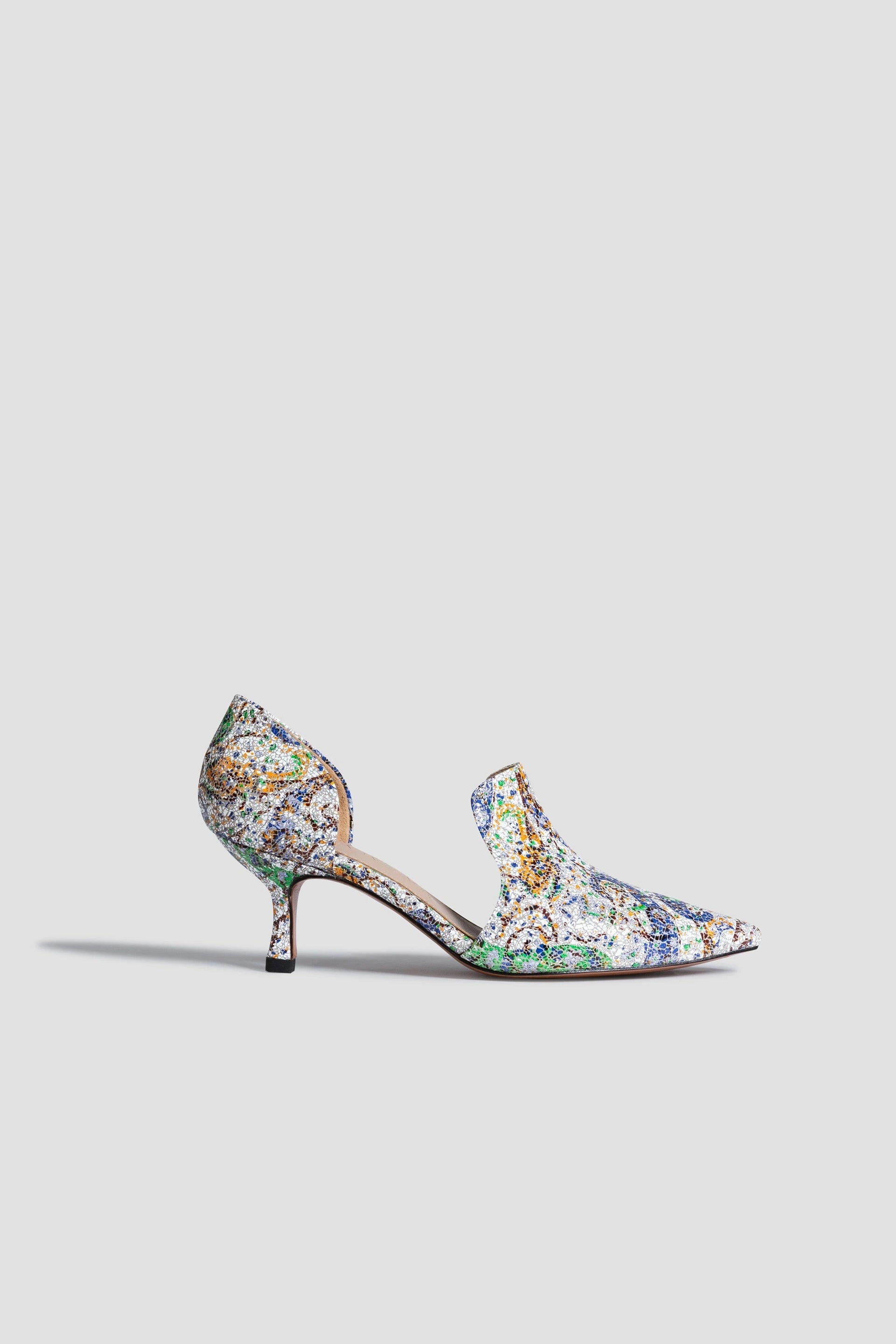 KITTEN HEEL