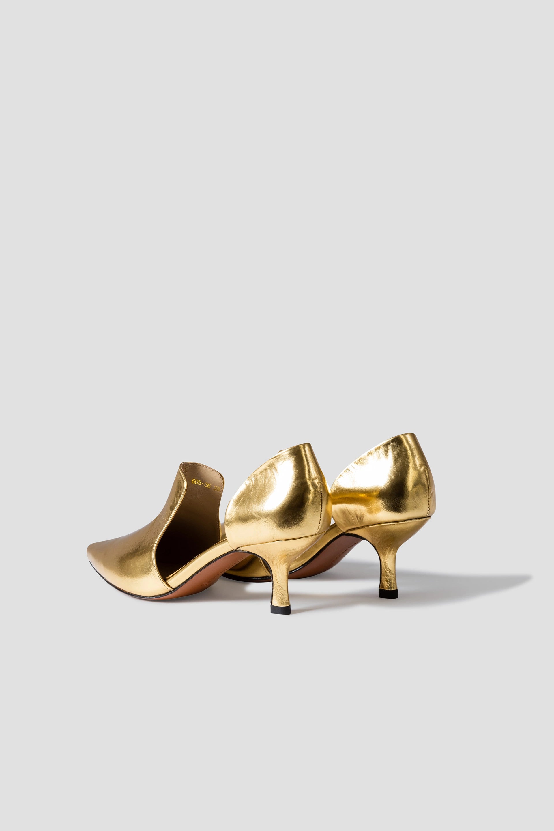 KITTEN HEEL
