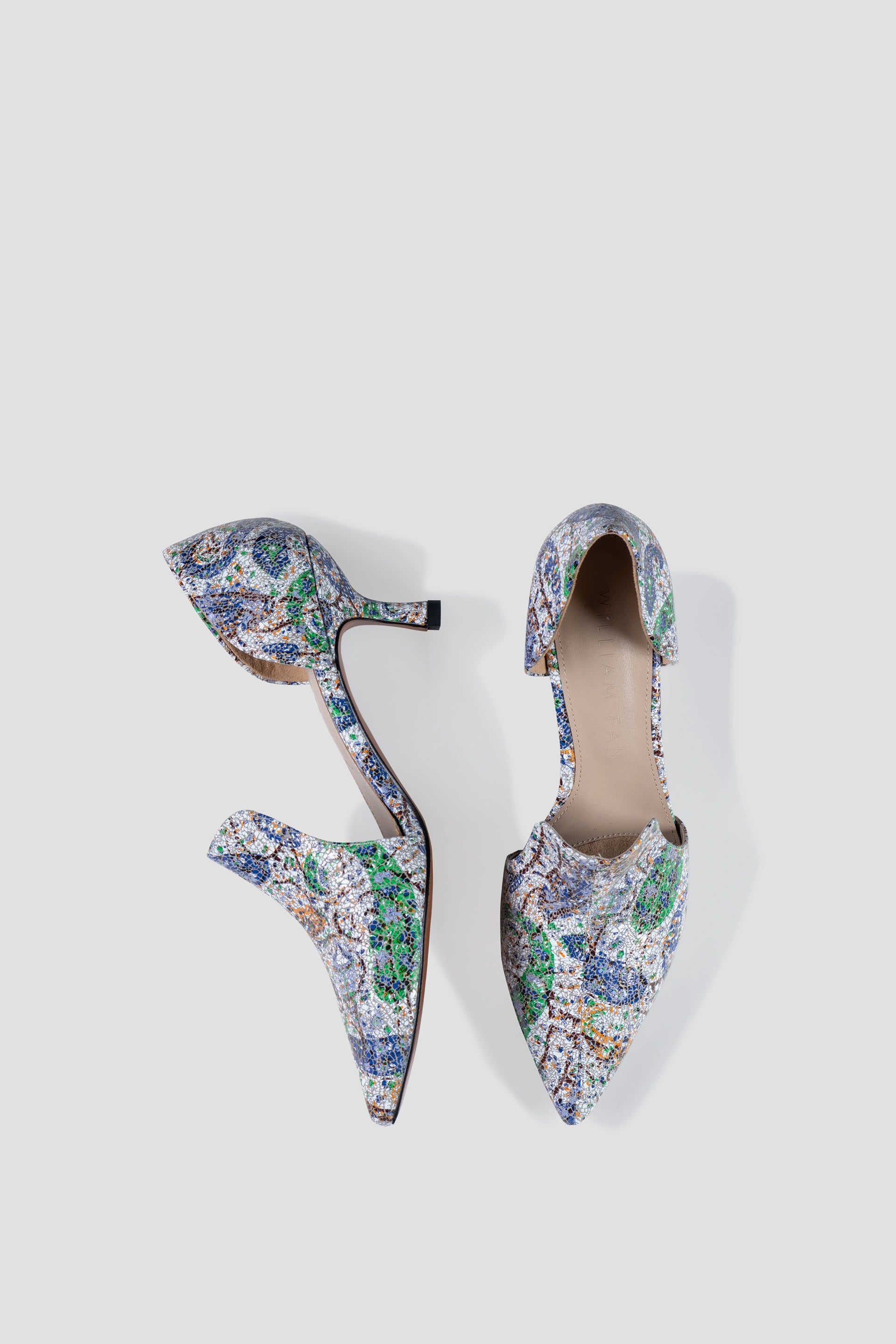 KITTEN HEEL