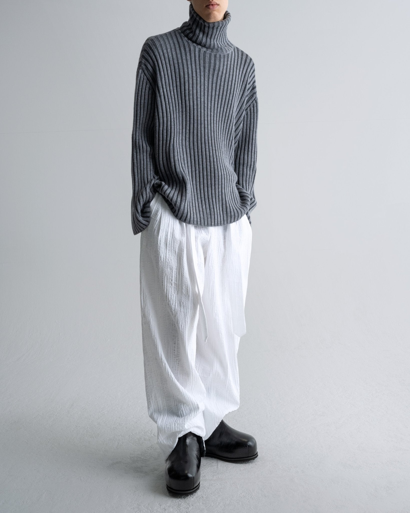 BAGGY FLARE PANTS - WILLIAM FAN