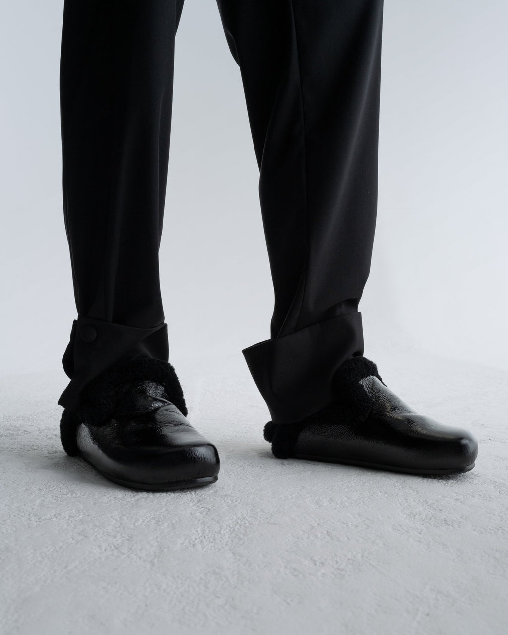 SLIPPER - WILLIAM FAN